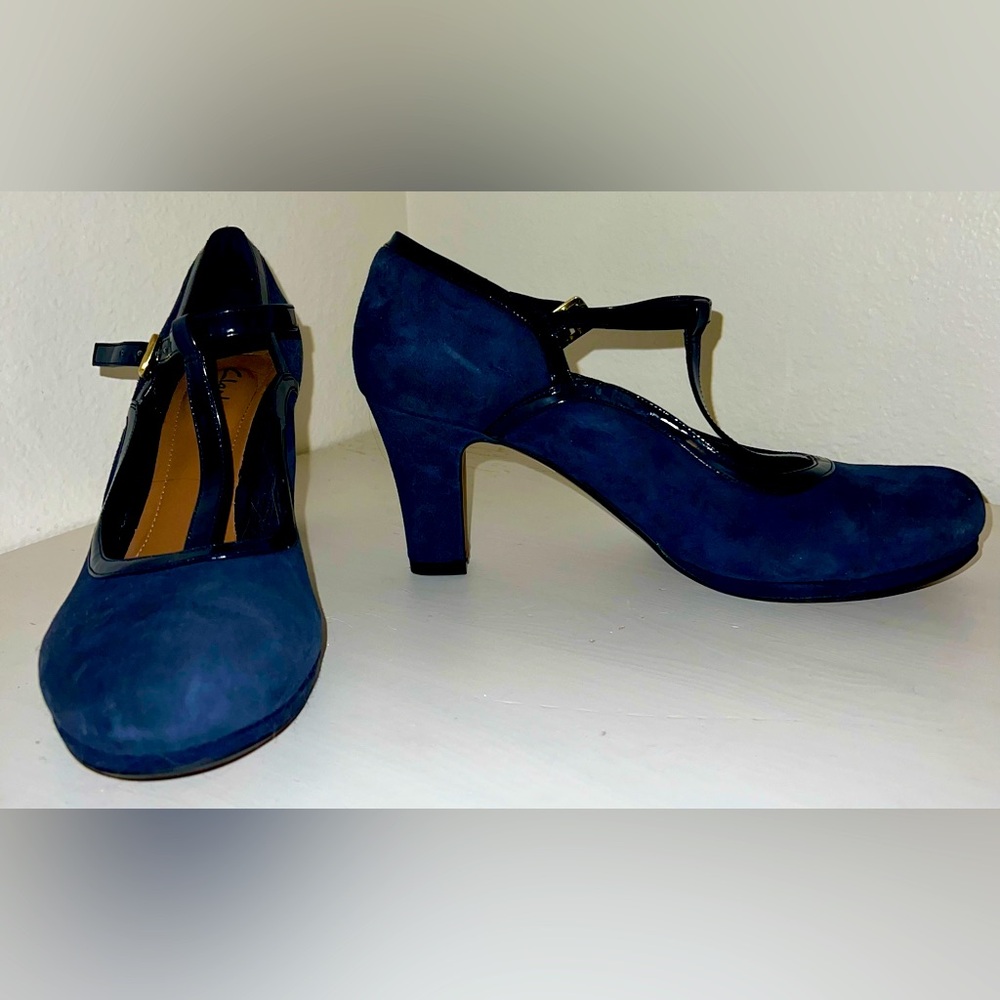 US 9.5 Chorus Tempo Navy Suede Pumps - Picture 2 of 4